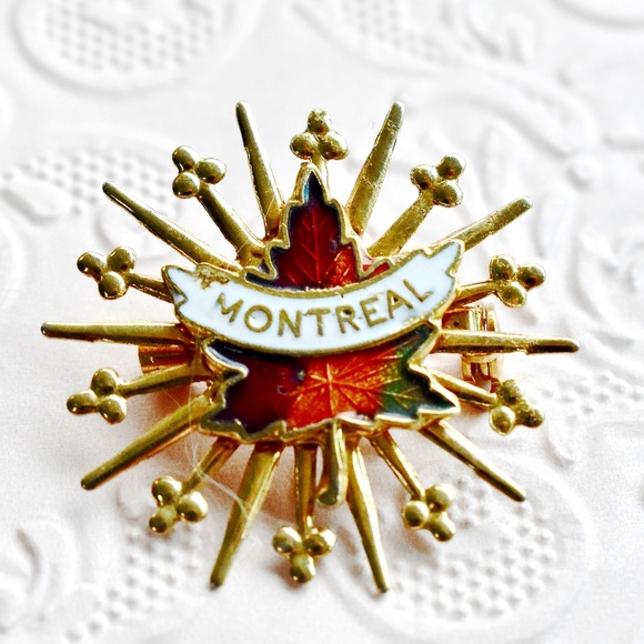 ๐๐ Vintage Montreal Maple Leaf Souvenir Brooch Pin - Picture 1 of 3